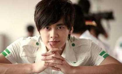 李易峰高中照片,李易峰高中时代风采再现